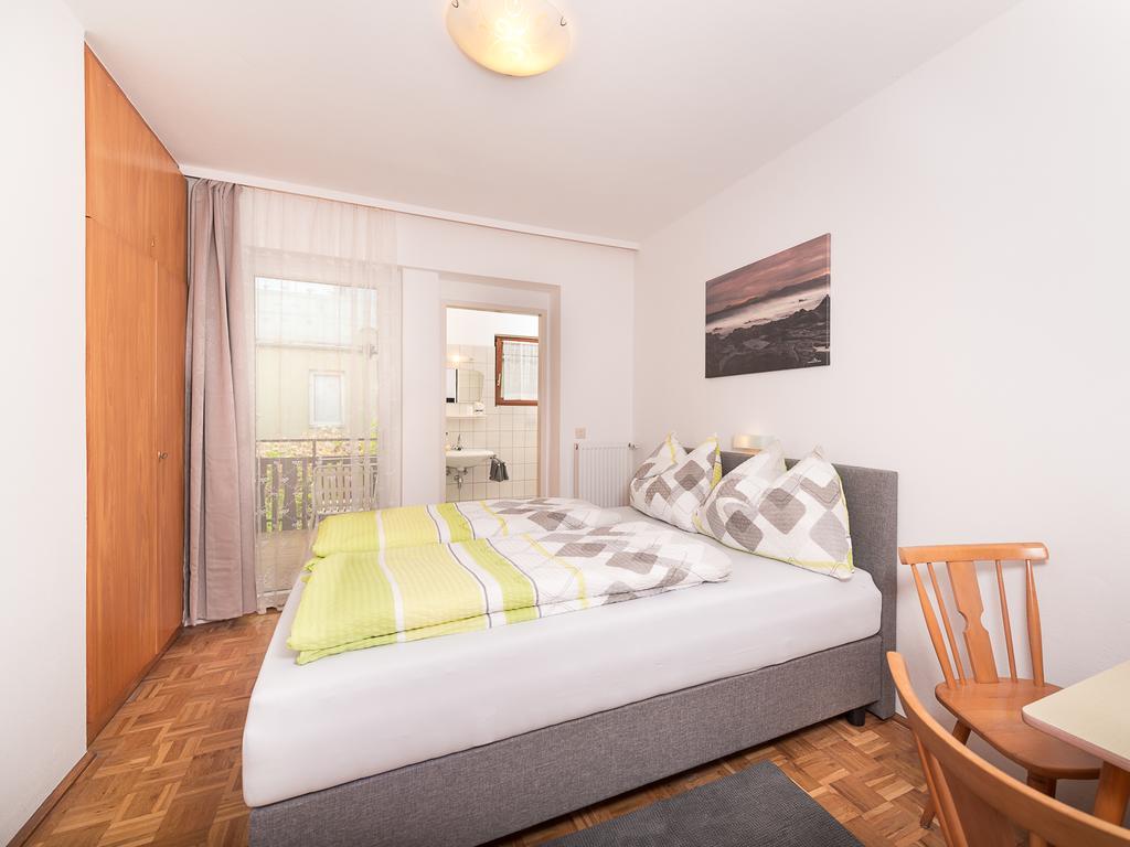 Gaestehaus Genf Velden am Wörthersee Habitación foto